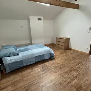 https://superbe-maison-de-ville-renovee-a-15-min-de-lyon.hotels-rhonealpes.com