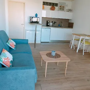 https://le-brusc-studio-vue-mer-climatis.fr-provencehotel.com