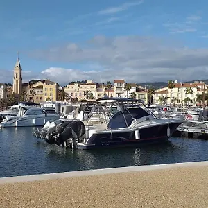 https://charmant-studio-climatis-proche-de-la-mer.fr-provencehotel.com
